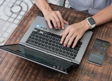 Đánh giá pin LG Gram 14": lướt web liên tục hơn 12 tiếng, chơi game online hơn 6 tiếng