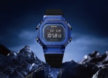 Casio ra mắt đồng hồ MR-G chế tác từ tinh thể sapphire xanh