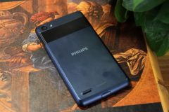 Philips W6618 smartphone Android có pin siêu khủng 5.300 mAh