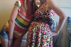 Bà bầu bị bắt sau khi đăng ảnh mặc váy ăn cắp lên Facebook