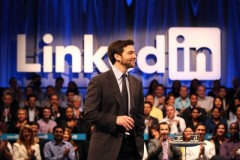 Soi màn hình smartphone của các đại gia công nghệ