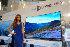 Đã mắt với TV UHD màn hình cong tại TP HCM