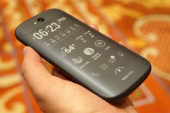 Điện thoại YotaPhone v2 cực lạ với 2 màn hình xoay