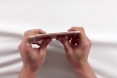 Bẻ cong iPhone 6s vàng hồng và cái kết bất ngờ