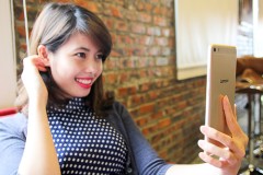 Người dùng hào hứng trải nghiệm Lenovo Phab Plus