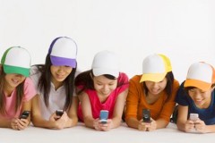 Giới trẻ Việt Nam bỏ hơn 15 tiếng mỗi tuần cho việc sử dụng điện thoại