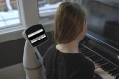 Robot thông minh giúp trông nhà