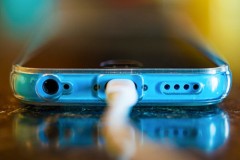 Bạn đang phạm một sai lầm rất lớn khi sử dụng sạc pin smartphone