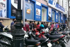 Người dân 'rồng rắn' xếp hàng mua sim đầu số 088