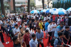 Rồng rắn xếp hàng để mua sim đầu số 'song phát'