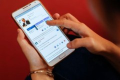 Sam Rainsy chạy đua với Hun Sen ra ứng dụng điện thoại thông minh