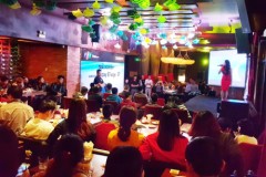 Samsung Galaxy S7 vẫn chơi nhạc, phát video khi bị "hành hạ" dưới nước