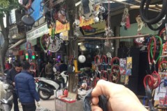 Những chiêu trò móc túi khách hàng tại chợ Trời