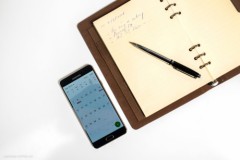 Bộ ảnh chụp điện thoại Galaxy A5 với đồ dùng cá nhân ở văn phòng