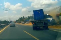 Tránh ô tô tải sang đường, xe container gặp nạn
