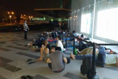 Xếp hàng trước 2 ngày chờ mua Galaxy S7 ở Việt Nam