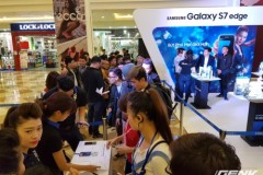 Hai người dùng đầu tiên tại Hà Nội và TP. HCM đều chọn Galaxy S7 edge