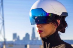 Mũ bảo hiểm thông minh biến công nhân thành... siêu nhân