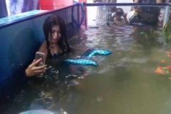 Mỹ Nhân Ngư xuống nước ‘bóc tem’ Samsung S7 tại FPT Shop