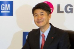 CEO LG “dìm hàng” iPhone SE