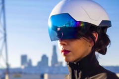 Mũ bảo hiểm thông minh biến công nhân thành... siêu nhân