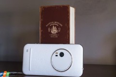 Trên tay ZenFone Zoom chuẩn bị lên kệ tại FPTShop, máy đẹp, hoàn thiện tốt, cụm camera hầm hố