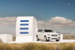 Hãng xe Thụy Điển giới thiệu Volvo giúp XC90 T8 hybrid SUV có thể sạc điện bất cứ đâu