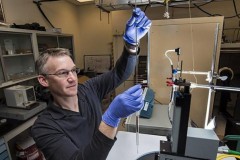 T&#236;m ra vật liệu gi&#250;p lưu trữ năng lượng linh hoạt, rẻ v&#224; tốt hơn