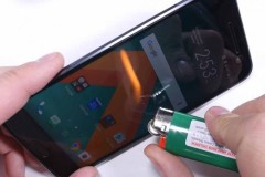 Ấn tượng với độ bền của HTC 10 qua các màn tra tấn dữ dội bằng dao, kéo, bật lửa và bẻ cong