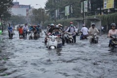 Xe máy bị ngập nước có nên thay dầu không?