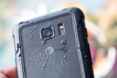 Trên tay Samsung Galaxy S7 active: Thiết kế hầm hố, đậm chất quân đội