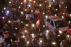 Quy định bật đèn pha ôtô trên thế giới có giống Việt Nam?