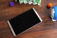 Trên tay máy tính bảng kiêm điện thoại Huawei MediaPad M2 8.0: Chắc chắn, gọn gàng