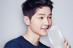 Song Joong Ki xuất hiện cùng điện thoại trong suốt của Vivo