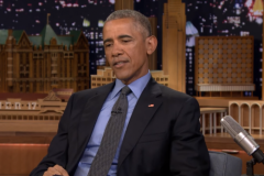 Phàn nàn về chiếc BlackBerry cũ, Tổng thống Obama nhận về chiếc điện thoại đồ chơi