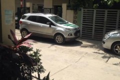 Hà Nội: Đỗ xe vô lý, Ford EcoSport bị người phụ nữ phun sơn màu cảnh cáo