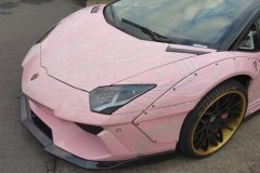 Hãng độ Nhật ra mắt phiên bản Liberty Walk Huracan kì quặc và Aventador màu hồng