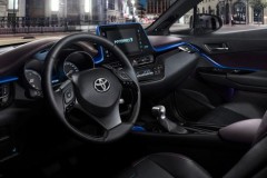 Lộ ảnh nội thất Toyota C-HR - Đối thủ lớn của Mazda CX-3
