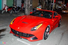 Siêu xe Ferrari F12 nhập từ Dubai về Việt Nam