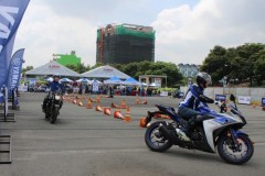 Tín đồ côn tay thi tài điều khiển Exciter