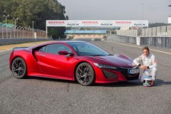 Xe hơi Honda NSX nổi bật trên đường đua Estoril