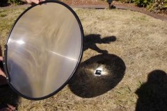 [Video] Đốt nóng iPhone 6s bằng kính lúp khổng lồ