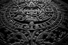 Ai dạy người Maya cách tính lịch?