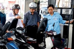 Giá xăng giảm mạnh hơn 600 đồng/lít