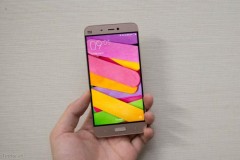 Trên tay Xiaomi Mi 5 màu vàng Gold tại Việt Nam