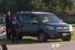 Bé 3 tuổi tử vong trong xe hơi vì bị bố mẹ &#x27;bỏ quên&#x27;