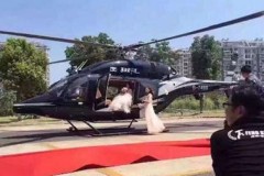 Tắc đường vì thuê trực thăng đón dâu