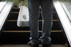 Đ&#227; kh&#244;ng c&#242;n c&#225;i thời Apple b&#225;n iPhone "đắt như t&#244;m tươi"