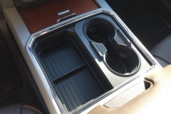 Ford Super Duty 2017 sở hữu thiết kế hộc giữ cốc độc quyền hoàn toàn mới