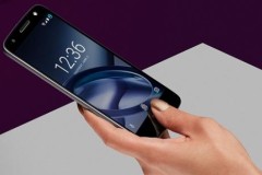 Thử bẻ cong Moto Z bằng tay và cái kết bất ngờ